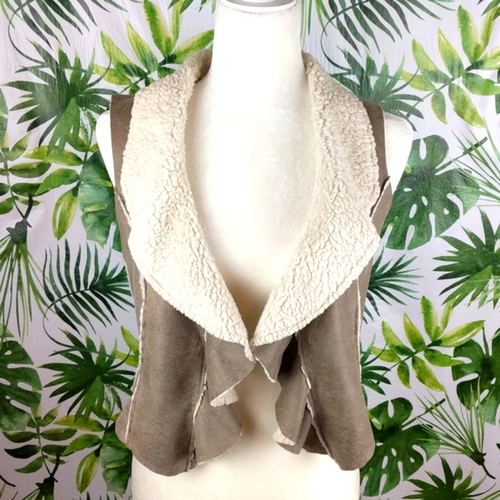 Olsenboye Tan Ruffle Faux Fur Vest (Size: Medium)